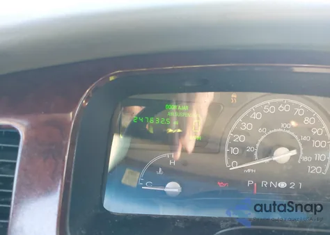 2004 Lincoln Town Car Ultimate z USA, uszkodzony, nr VIN 1LNHM83W14Y615777